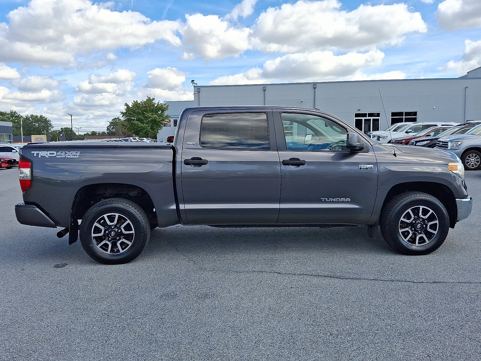 Used 2016 Toyota Tundra SR5 image 8
