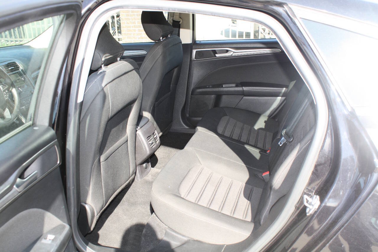 Used 2019 Ford Fusion SE FWD image 7