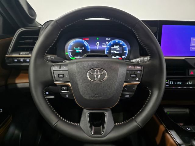 Used 2025 Toyota Crown Signia w/ Advanced Technology Package AWD/4WD image 17