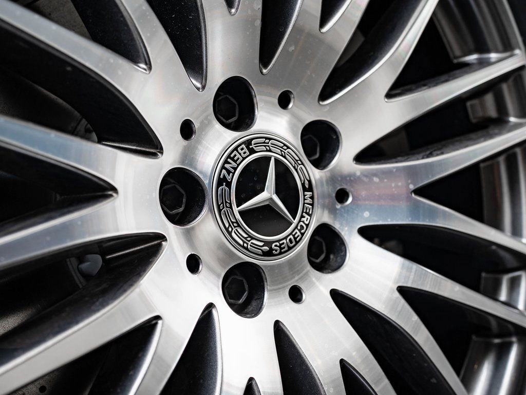 Used 2025 Mercedes-Benz GLC 300 4MATIC image 8