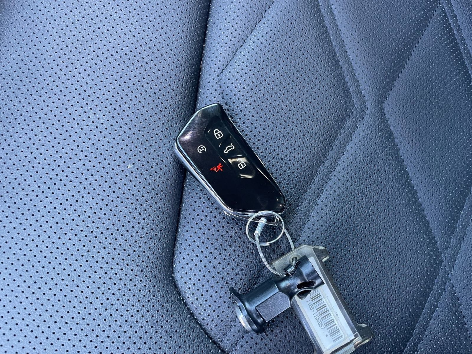 Used 2025 Volkswagen Atlas Cross Sport SE FWD image 27