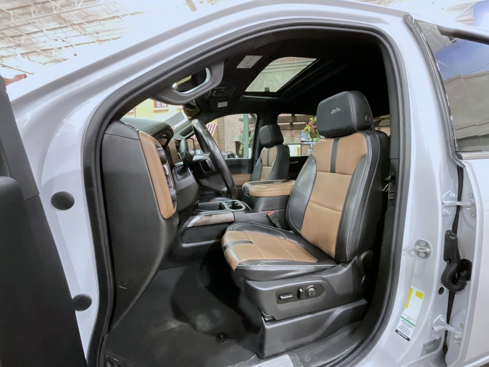 Used 2020 Chevrolet Silverado 2500 High Country w/ Z71 Off-Road Package image 10