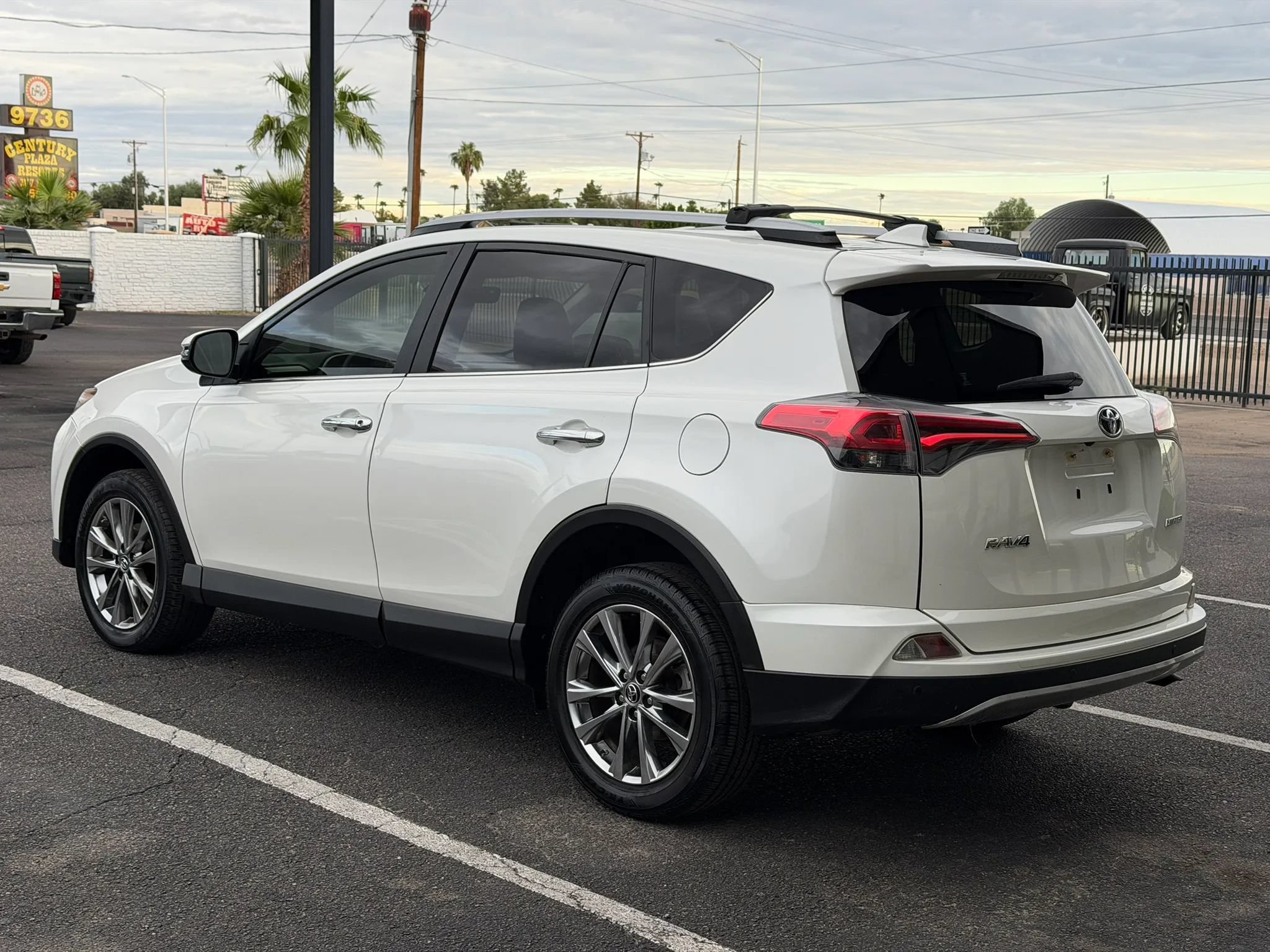 Used 2017 Toyota RAV4 Limited w/ Advanced Technology Package FWD image 5