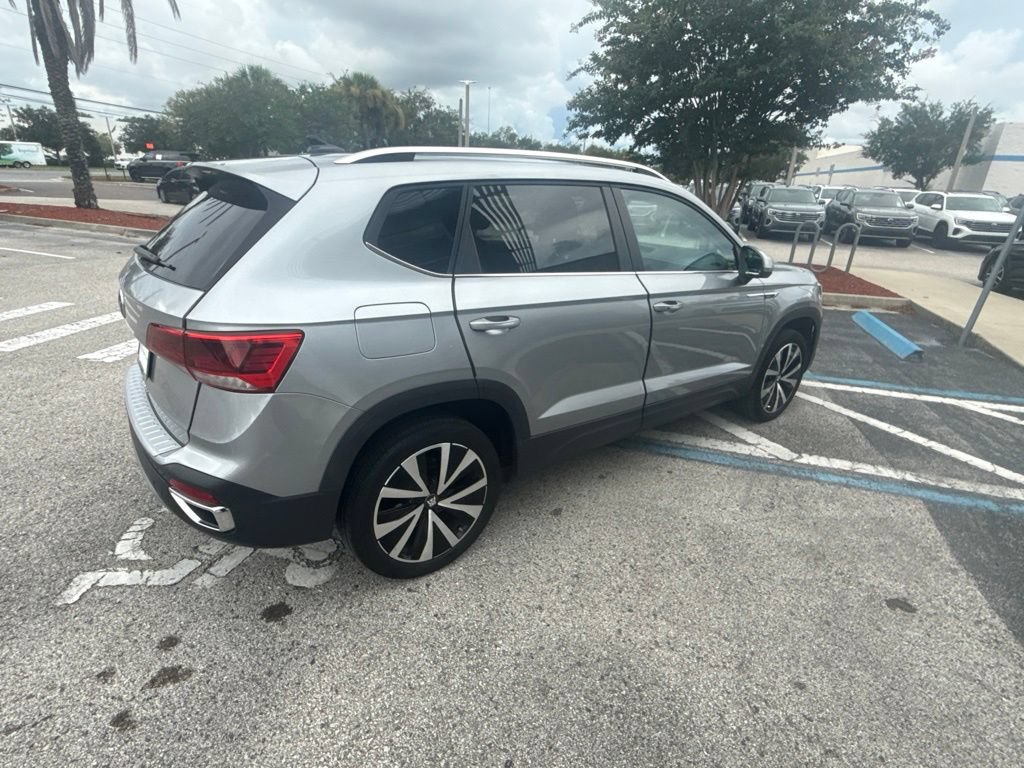 Certified 2023 Volkswagen Taos SE FWD image 8