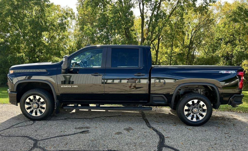 Used 2021 Chevrolet Silverado 2500 Custom w/ Custom Value Package AWD/4WD image 2