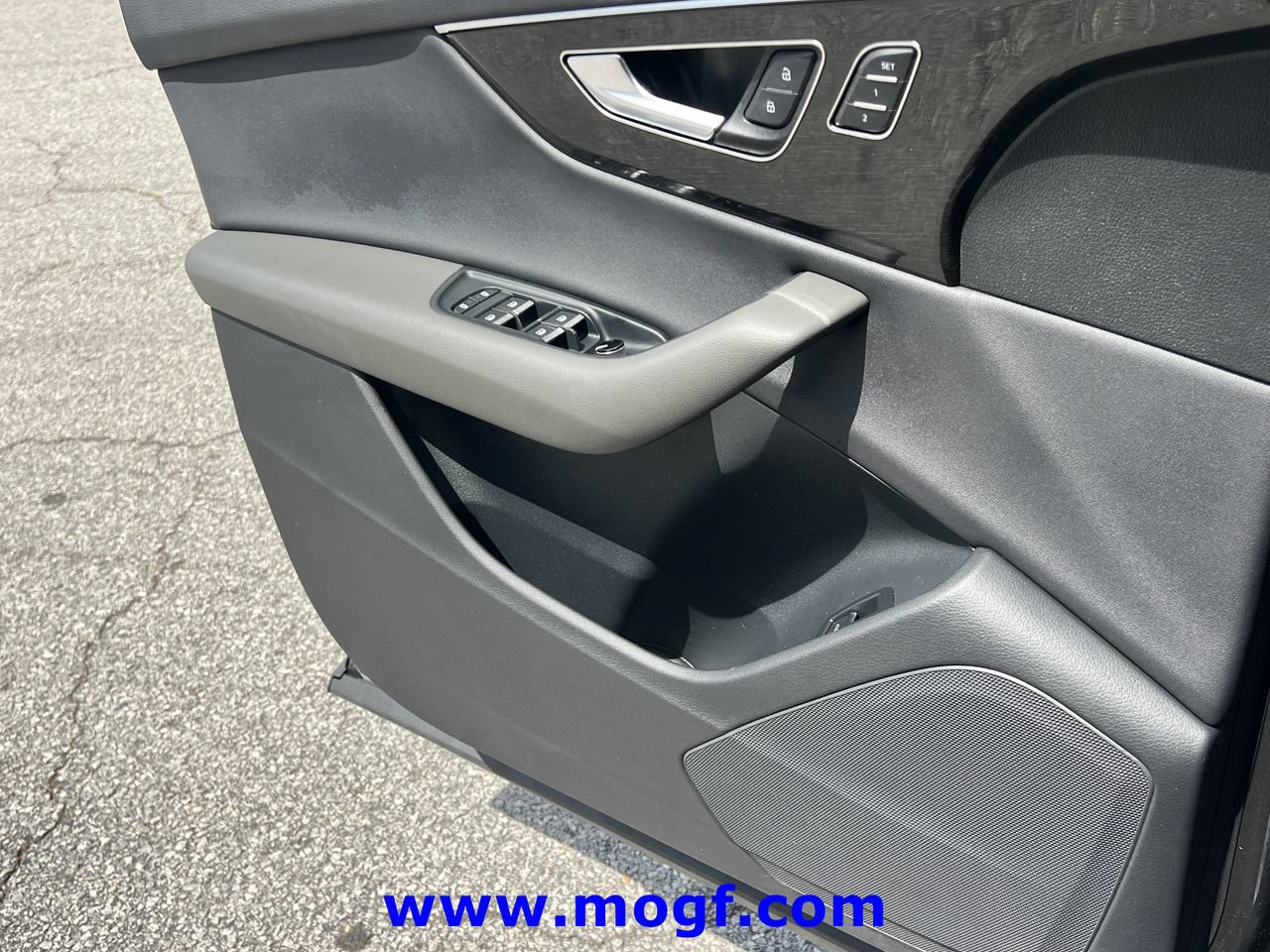 Used 2025 Audi Q8 Premium AWD/4WD image 16