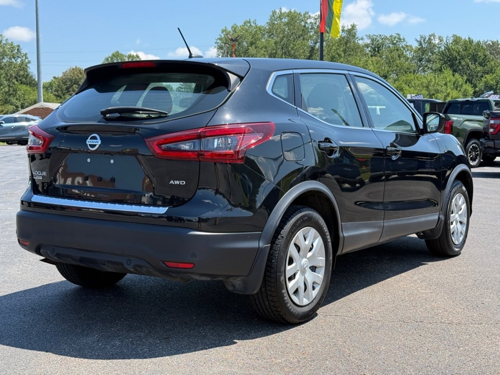 Used 2020 Nissan Rogue Sport S AWD/4WD image 8