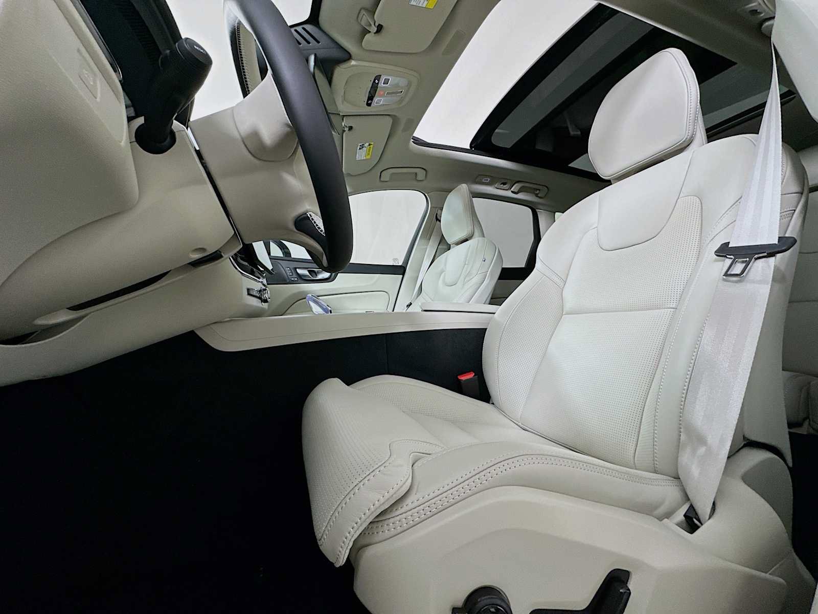 New 2026 Volvo XC60 B5 Ultra w/ Climate Package PRO AWD/4WD image 18