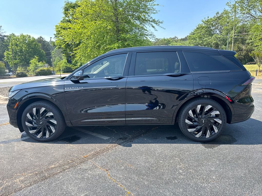 Used 2025 Lincoln Nautilus Reserve w/ Jet Appearance Package AWD/4WD image 18