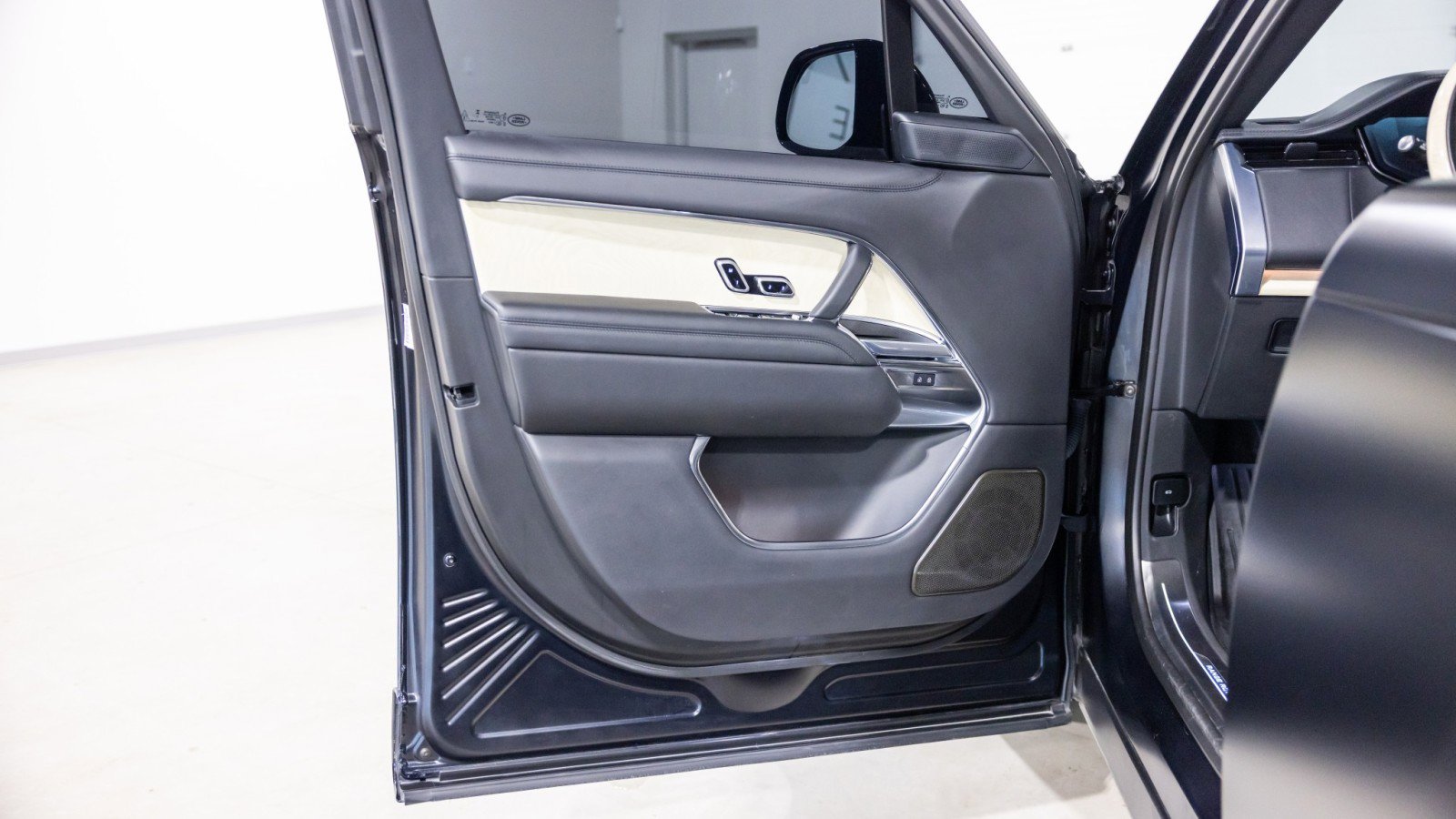 Used 2024 Land Rover Range Rover SV image 28