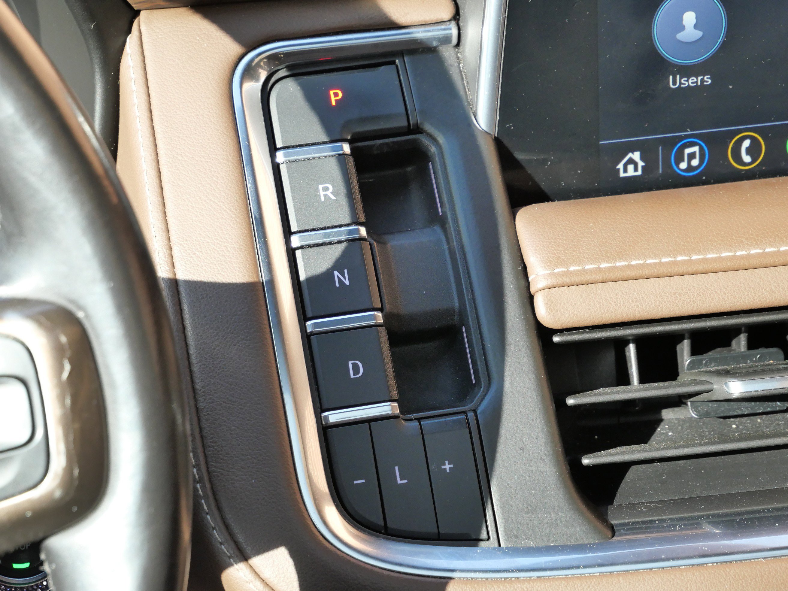 Used 2021 Chevrolet Tahoe High Country w/ Premium Package image 16