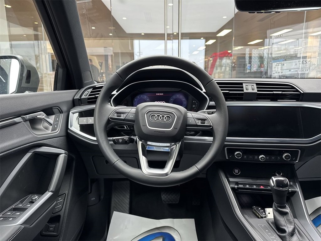 New 2025 Audi Q3 2.0T Premium image 14