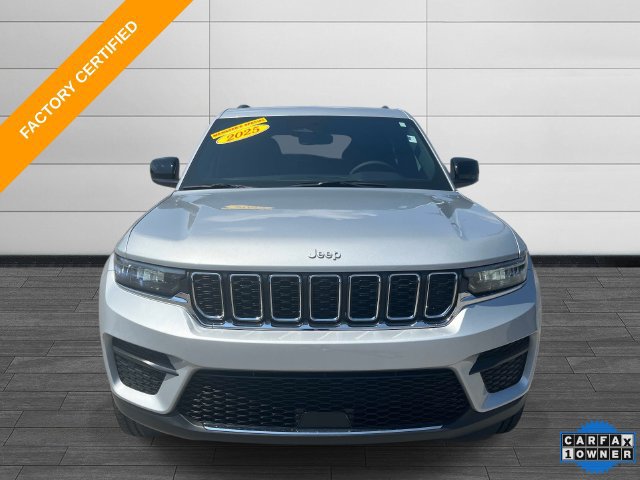 Certified 2025 Jeep Grand Cherokee Laredo w/ Luxury Tech Group I AWD/4WD image 9