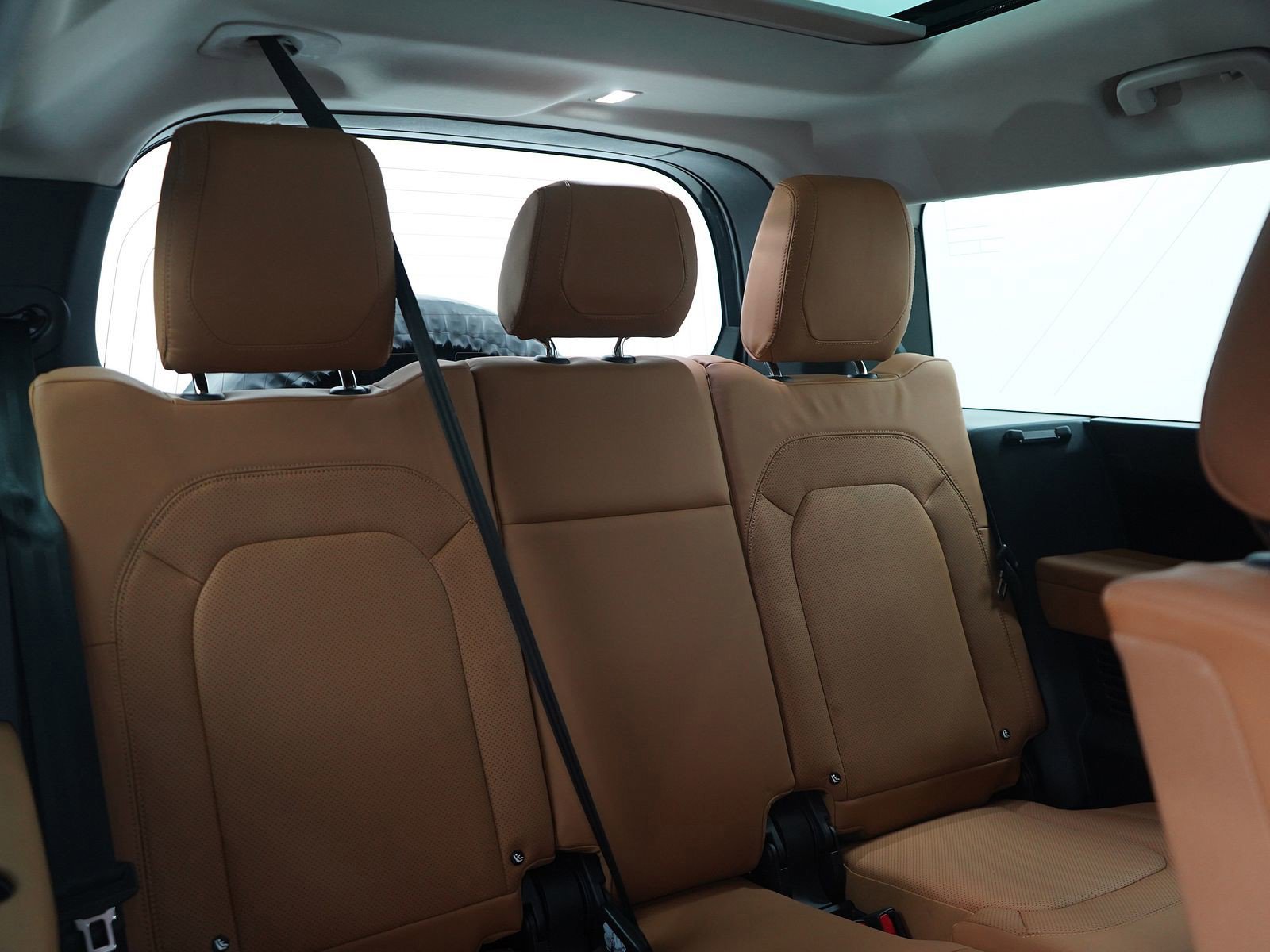 Used 2023 Land Rover Defender 130 First Edition image 12