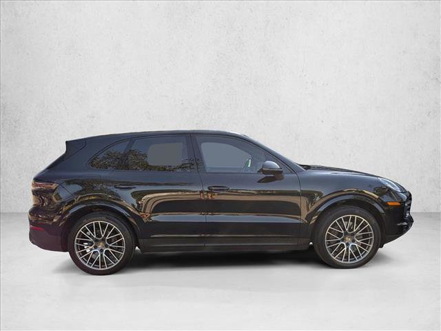 Used 2023 Porsche Cayenne Platinum Edition image 4