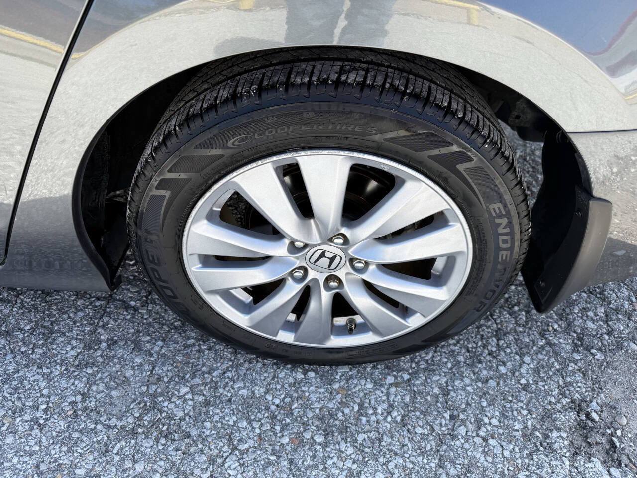 Used 2011 Honda Accord EX-L image 10