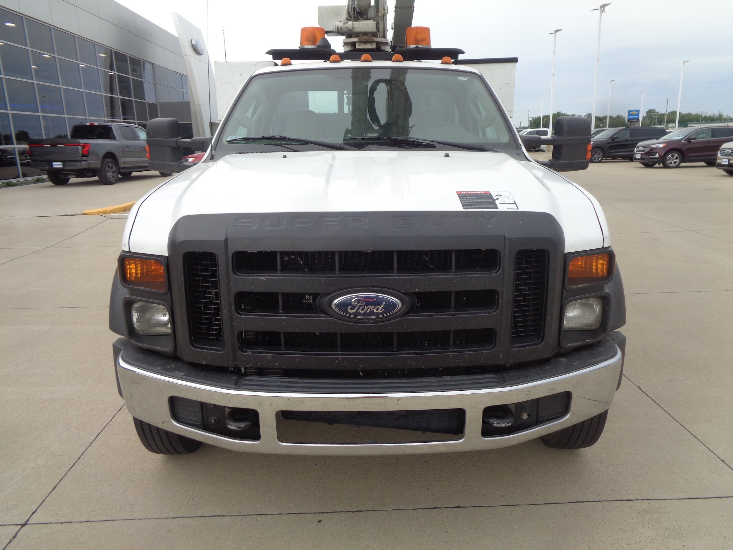 Used 2009 Ford F550 4x4 Regular Cab Super Duty image 3