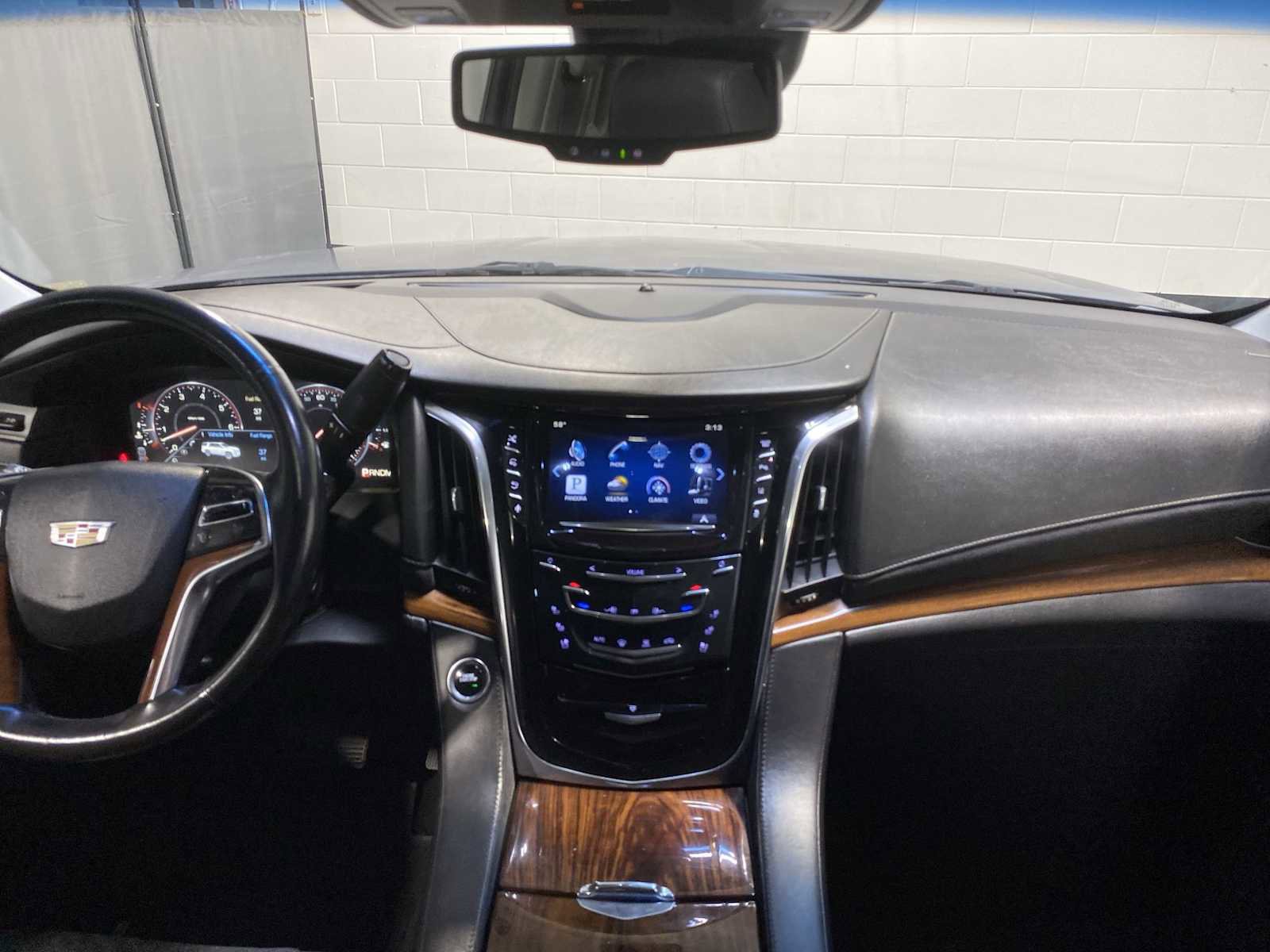 Used 2015 Cadillac Escalade Premium AWD/4WD image 10