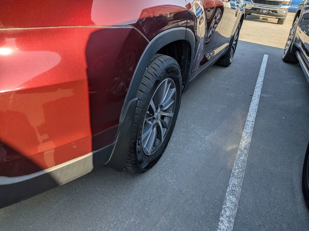 Used 2019 Toyota Highlander XLE AWD/4WD image 10