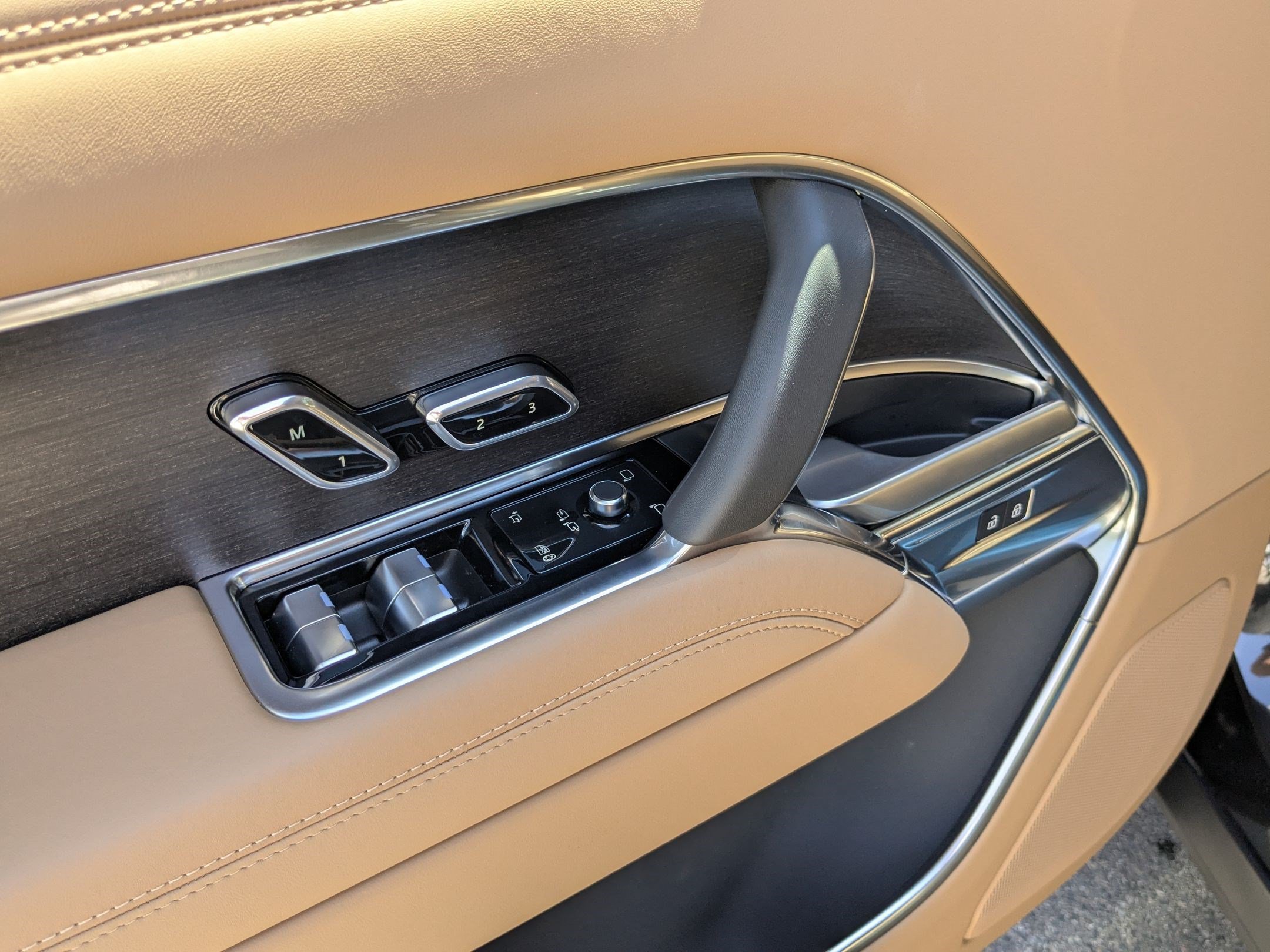 New 2026 Land Rover Range Rover SE AWD/4WD image 13