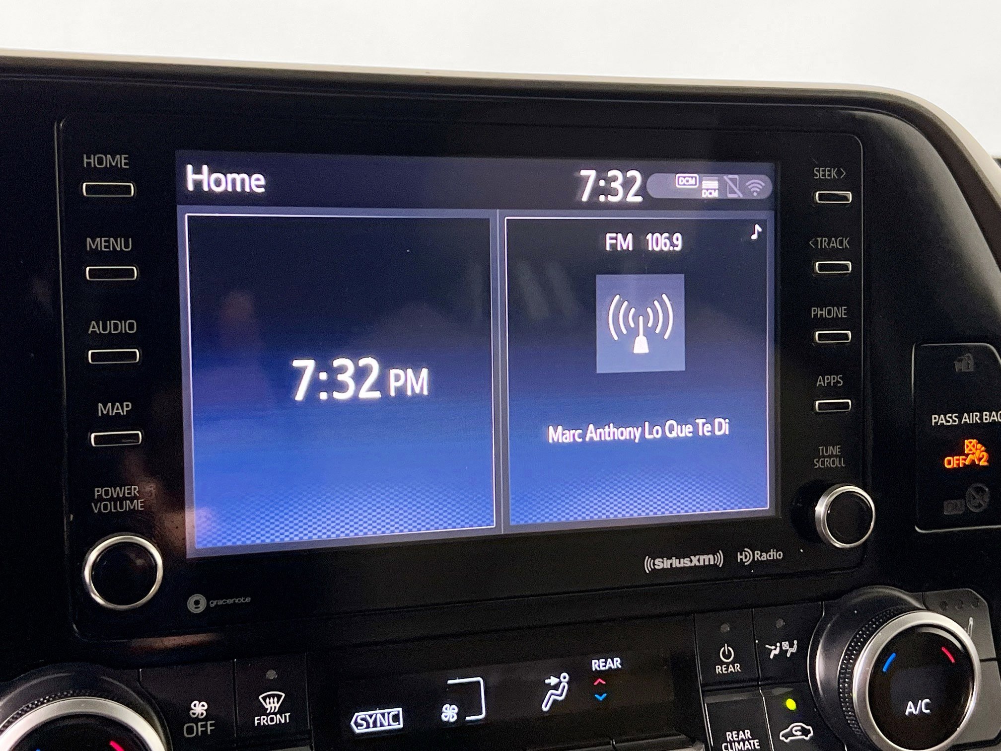 Used 2020 Toyota Highlander XLE image 28