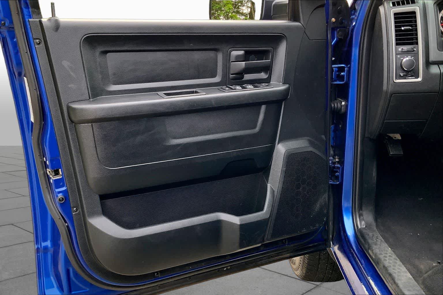Used 2018 RAM 1500 ST w/ SXT Appearance Group AWD/4WD image 22