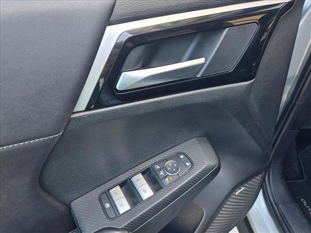 Used 2025 Mitsubishi Outlander SE FWD image 12