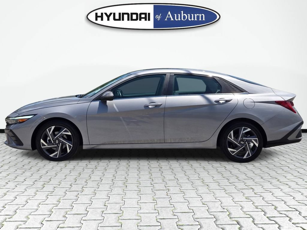 Certified 2025 Hyundai Elantra Limited FWD image 9