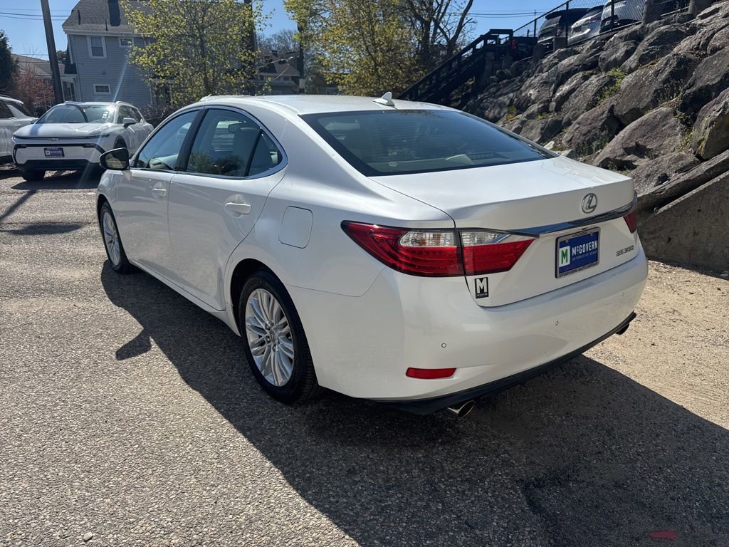 Used 2014 Lexus ES 350 w/ Luxury Package FWD image 3