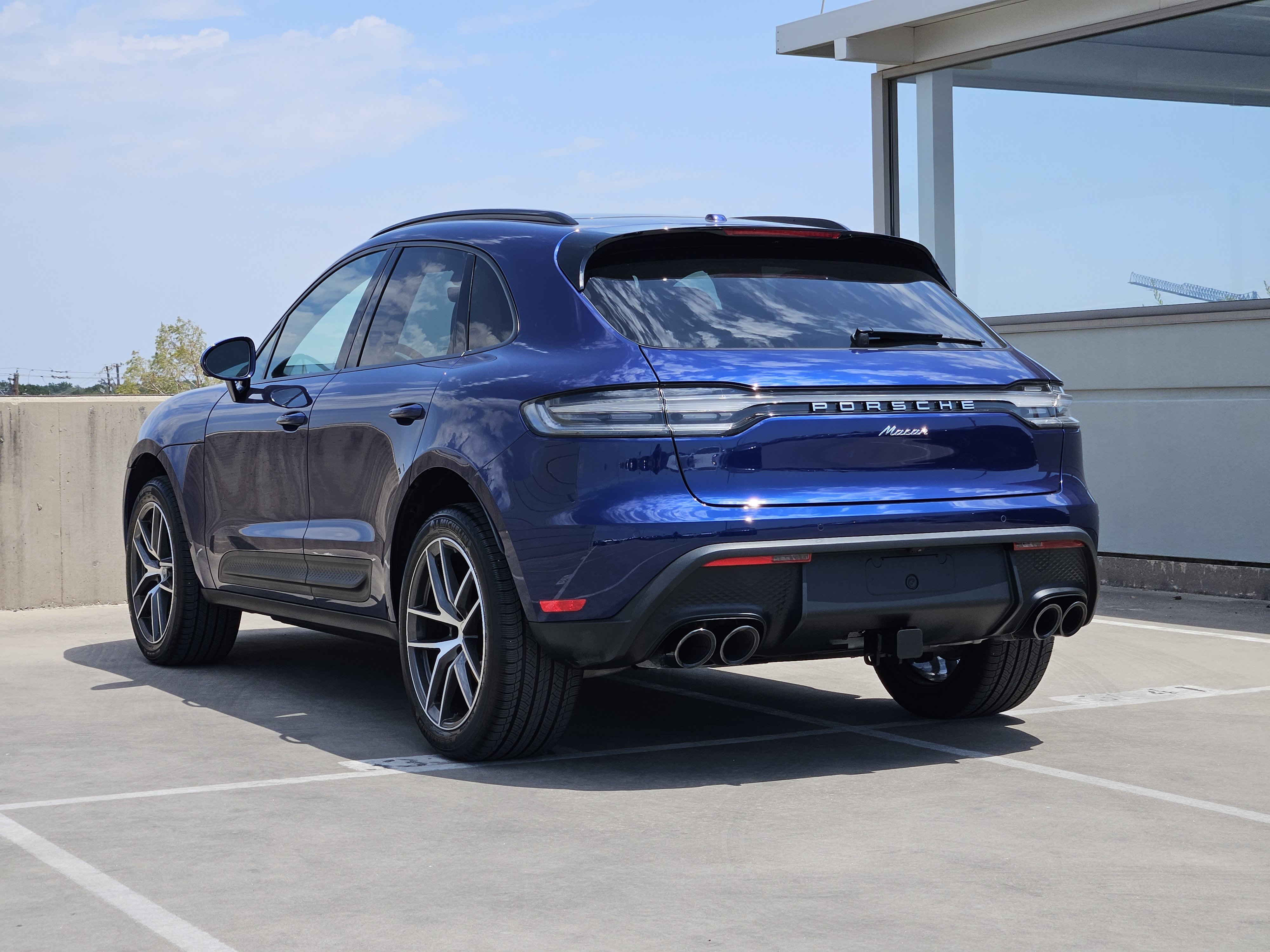 Certified 2026 Porsche Macan AWD/4WD image 3