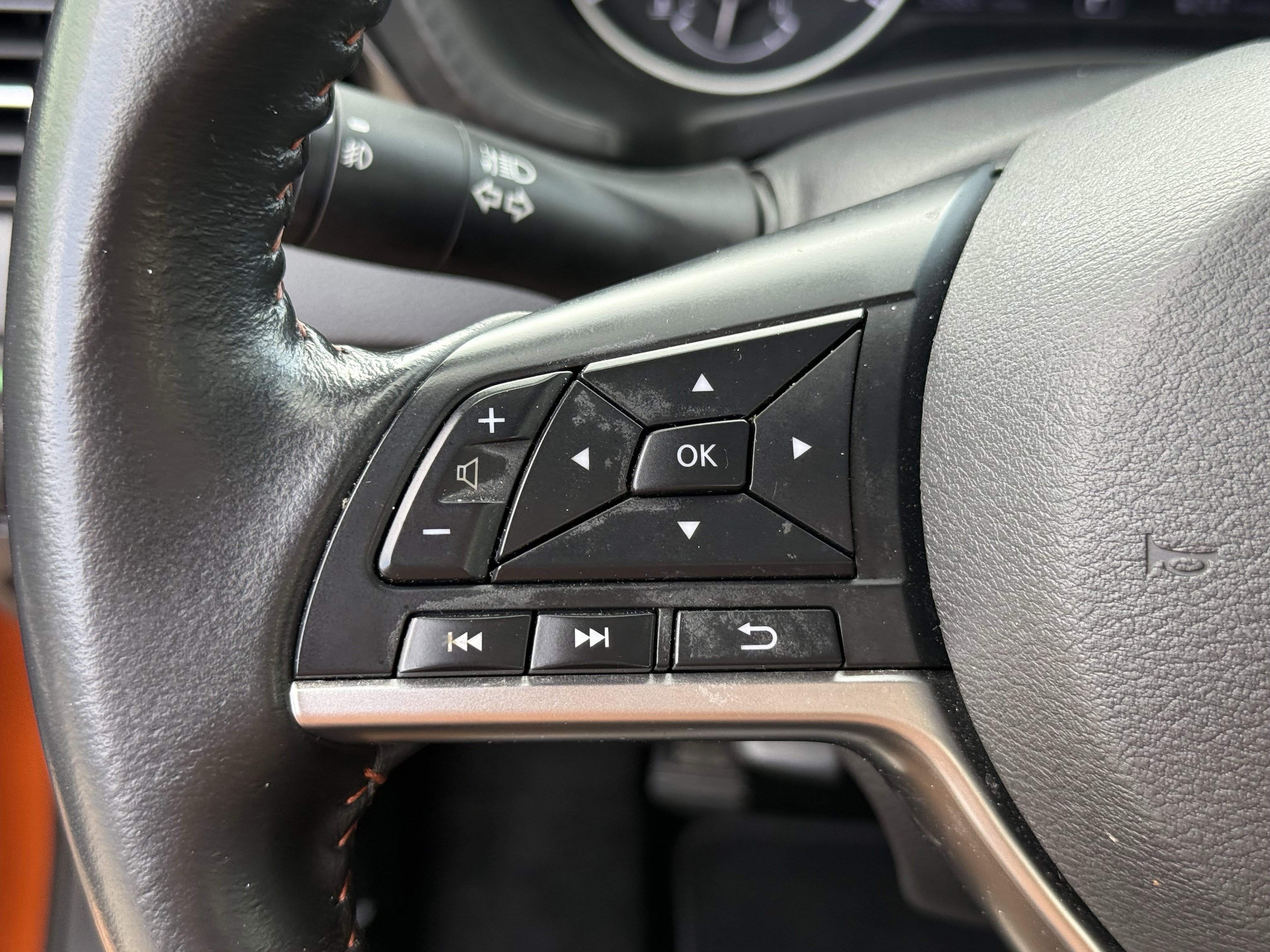 Used 2022 Nissan Sentra SR w/ Electronics Package FWD image 17