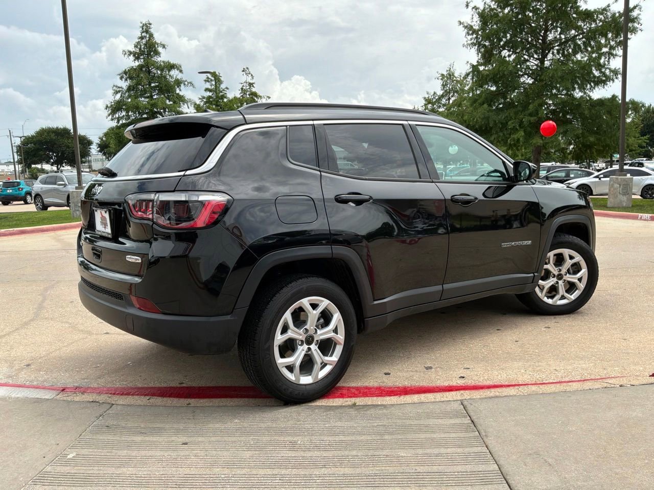 Used 2025 Jeep Compass Latitude AWD/4WD image 6