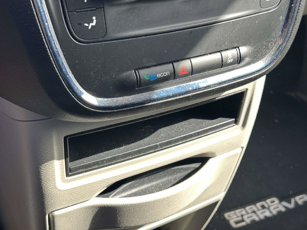 Used 2015 Dodge Grand Caravan American Value Package FWD image 26
