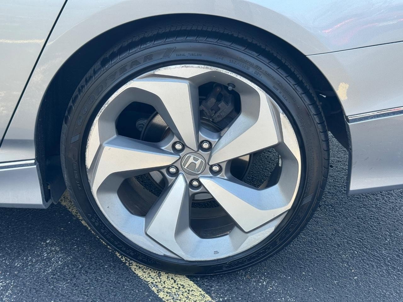 Used 2019 Honda Accord Touring image 12