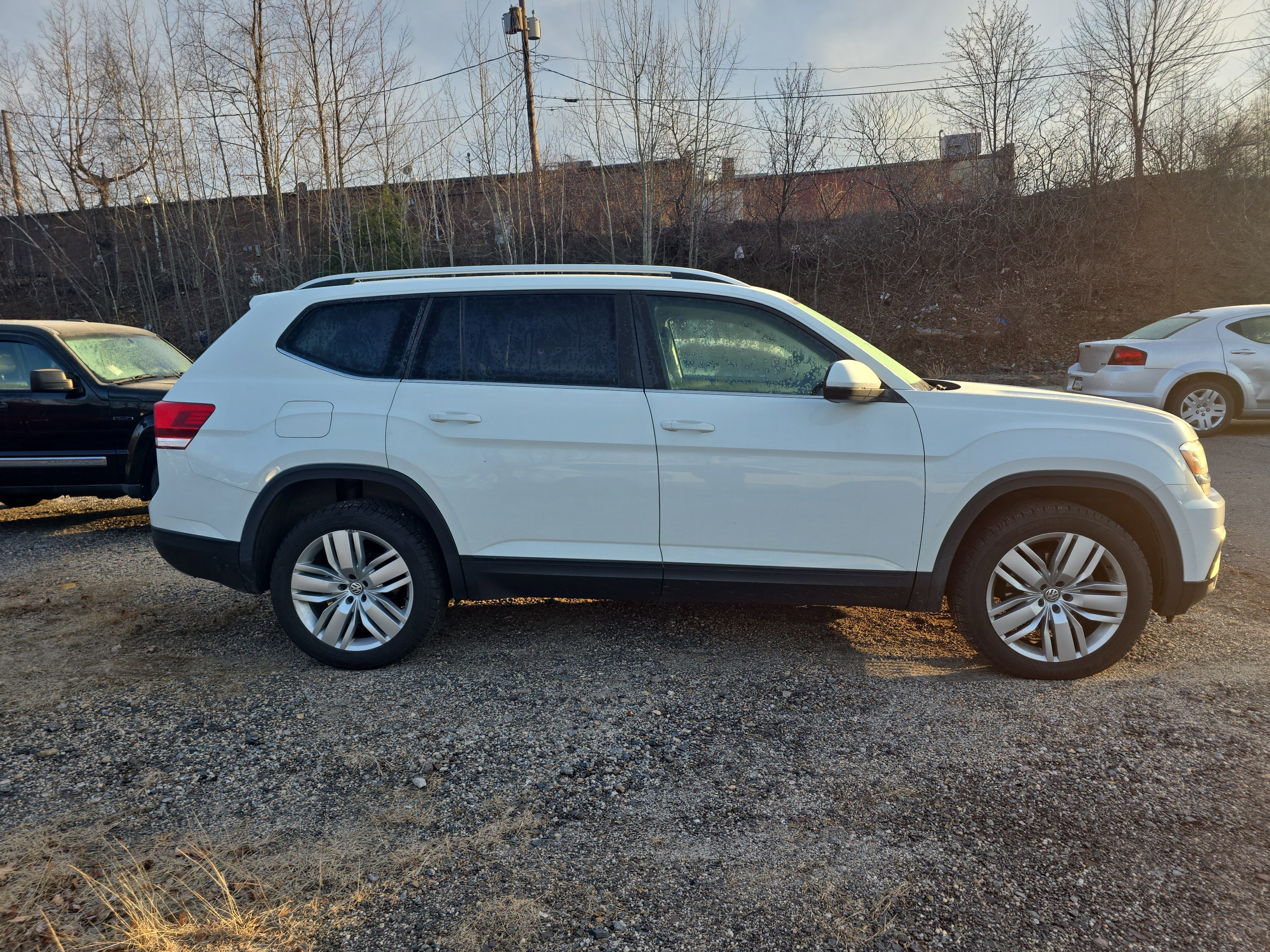 Used 2019 Volkswagen Atlas SE w/ Panoramic Sunroof Package image 2