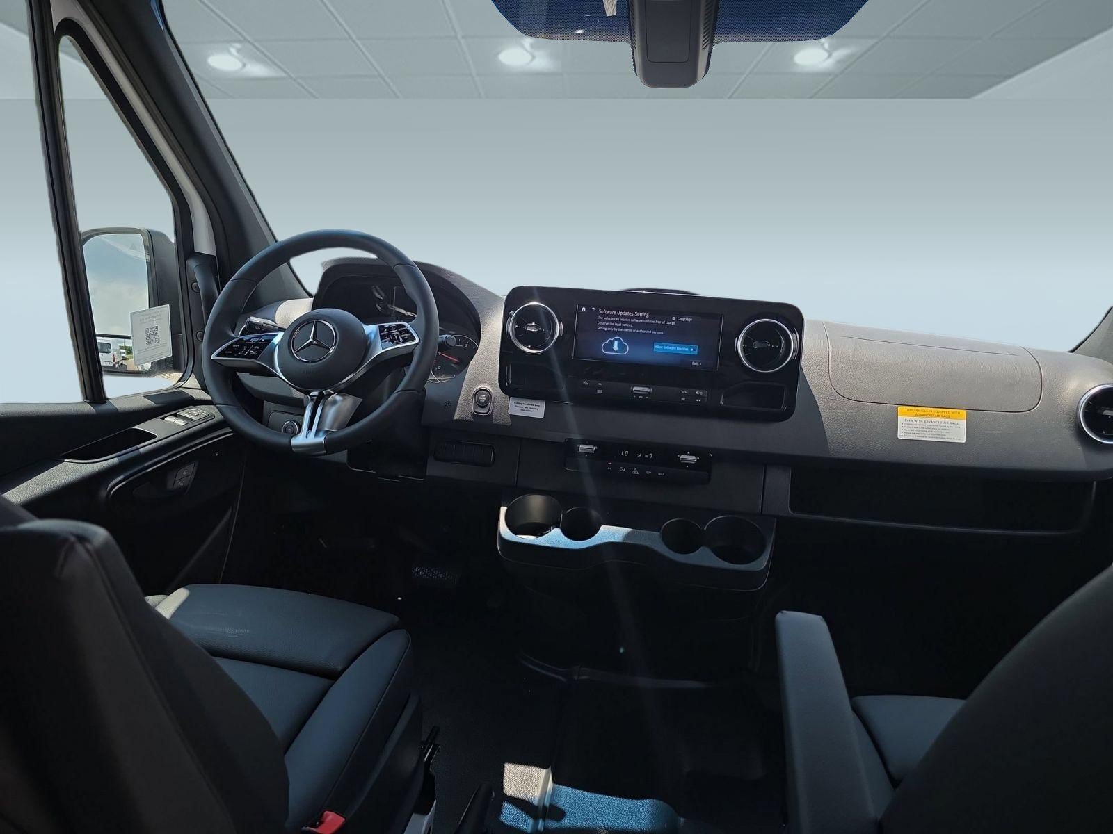 Used 2025 Mercedes-Benz Sprinter 2500 image 14