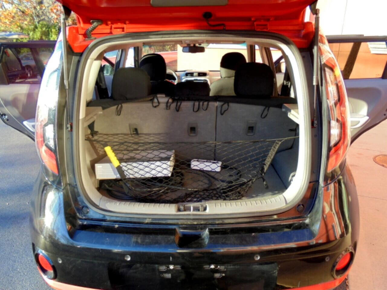 Used 2015 Kia Soul EV + image 29