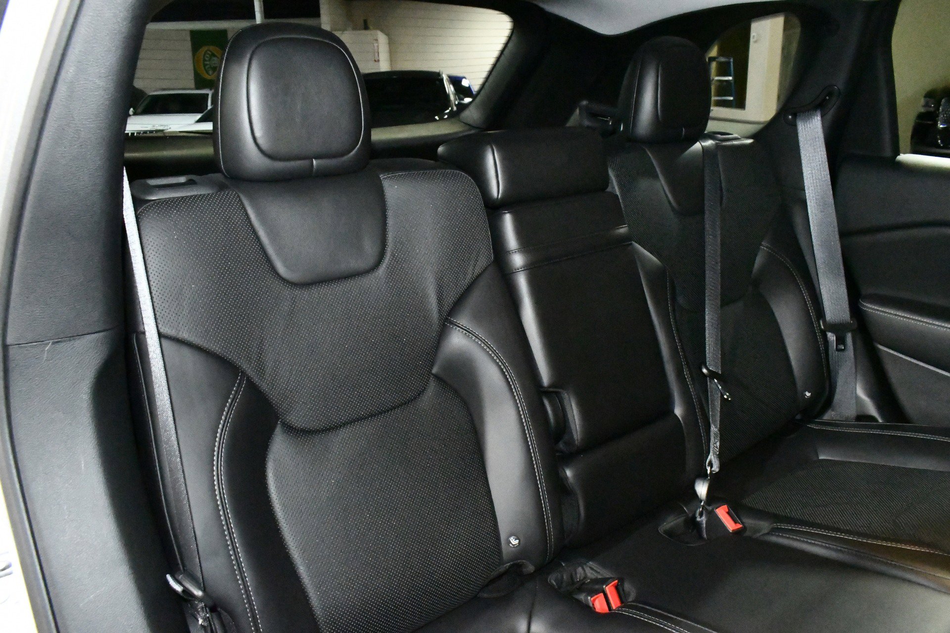 Used 2019 Jeep Cherokee Limited image 18