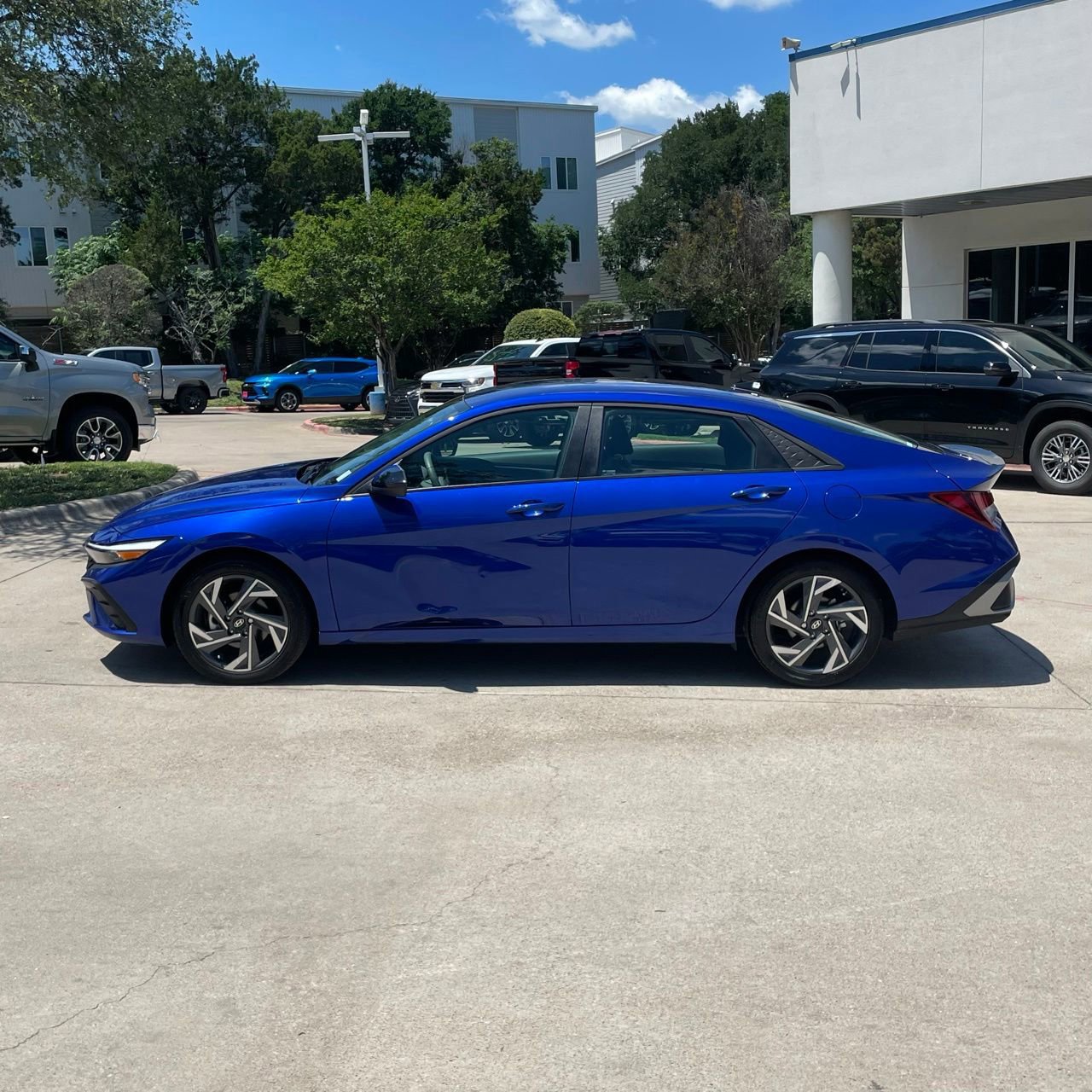Used 2025 Hyundai Elantra Sport FWD image 3