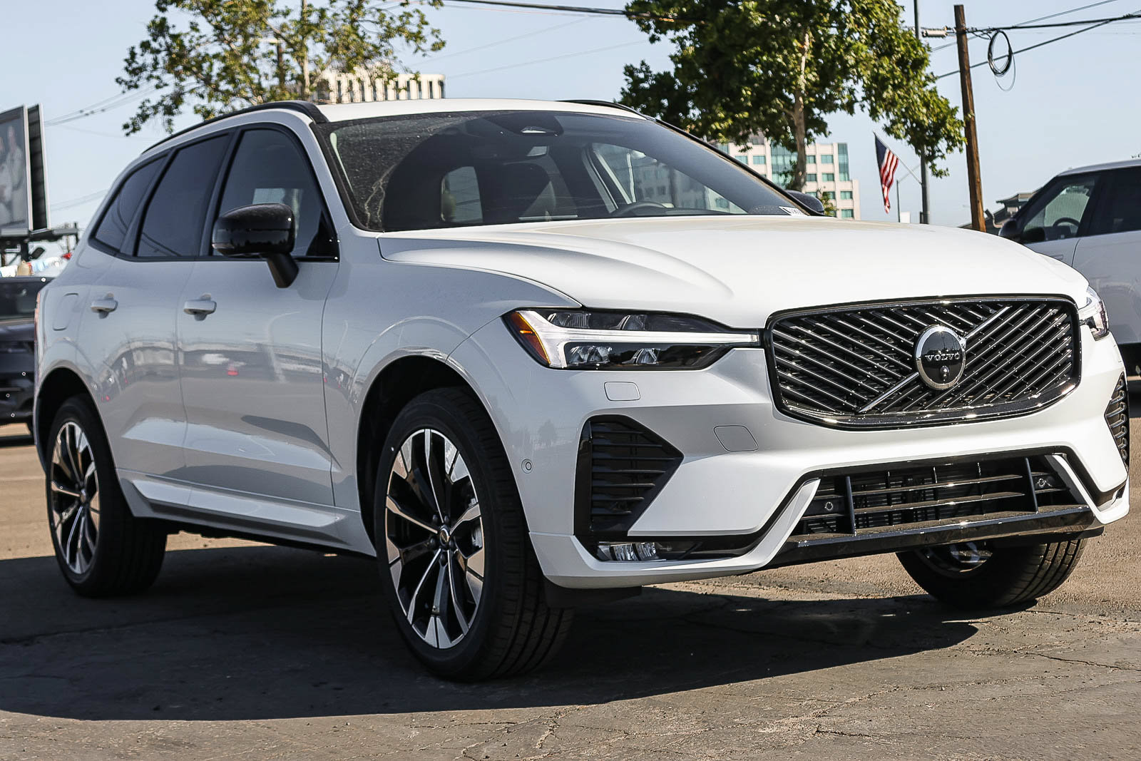 New 2026 Volvo XC60 B5 Plus w/ Climate Package AWD/4WD image 3