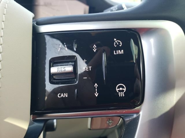 Used 2025 Land Rover Range Rover SE AWD/4WD image 24