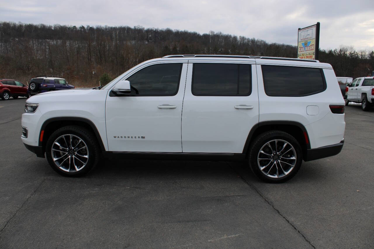 Used 2022 Jeep Wagoneer Series III w/ Premium Group I image 2