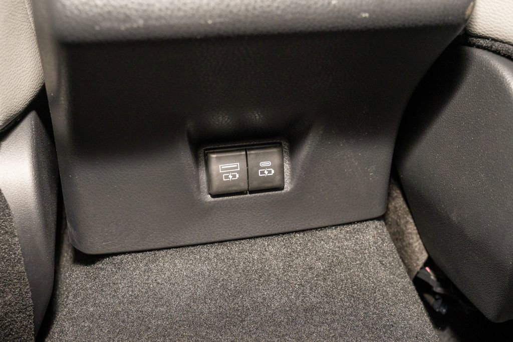 Used 2025 Toyota Camry SE image 7