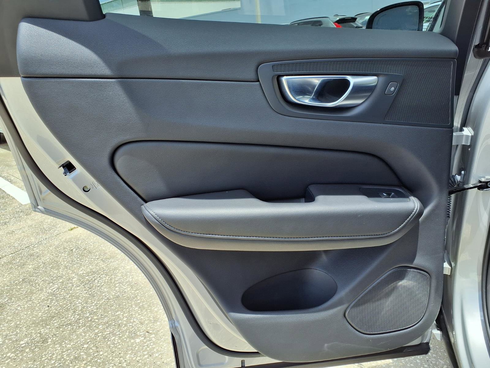 Certified 2025 Volvo XC60 B5 Core AWD/4WD image 19