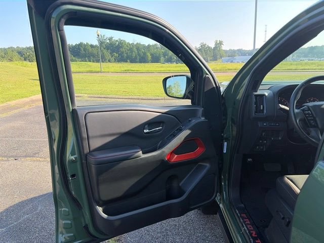 Used 2025 Nissan Frontier PRO-4X AWD/4WD image 16
