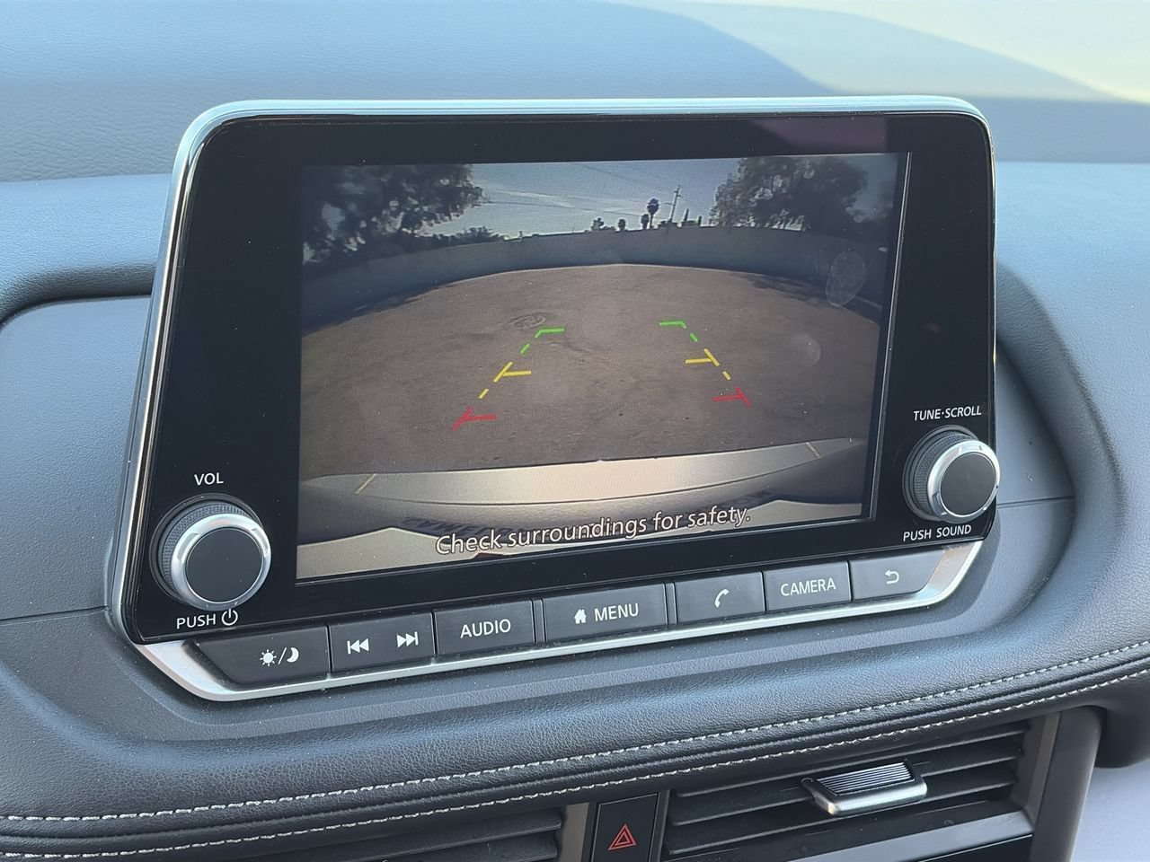 Used 2025 Nissan Rogue SV FWD image 16
