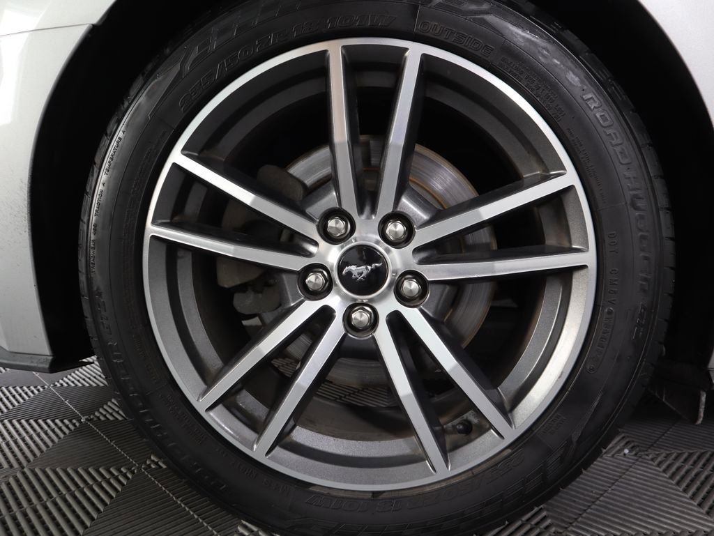 Used 2016 Ford Mustang Premium image 39
