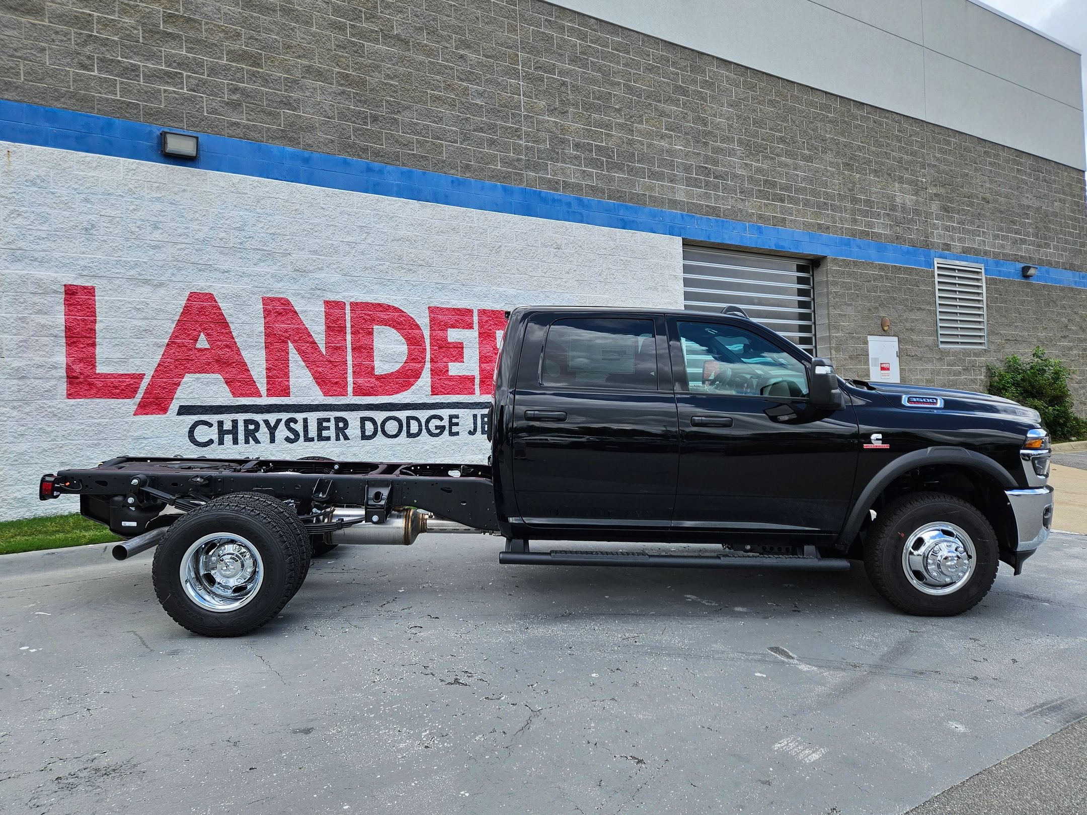 New 2026 RAM 3500 Tradesman AWD/4WD image 8