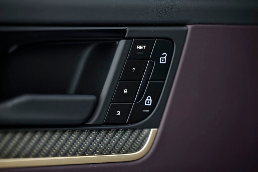 Certified 2025 Porsche Cayenne AWD/4WD image 20