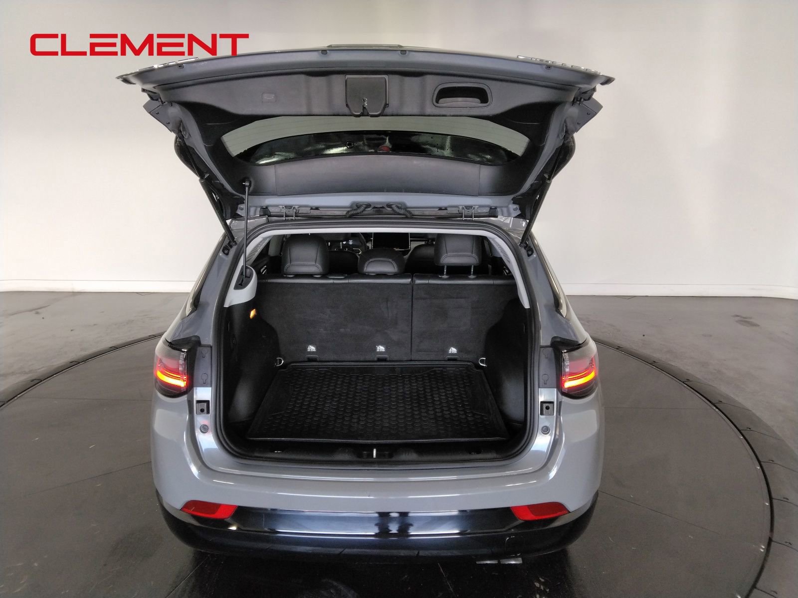 Used 2022 Jeep Compass Limited w/ Elite Group image 9